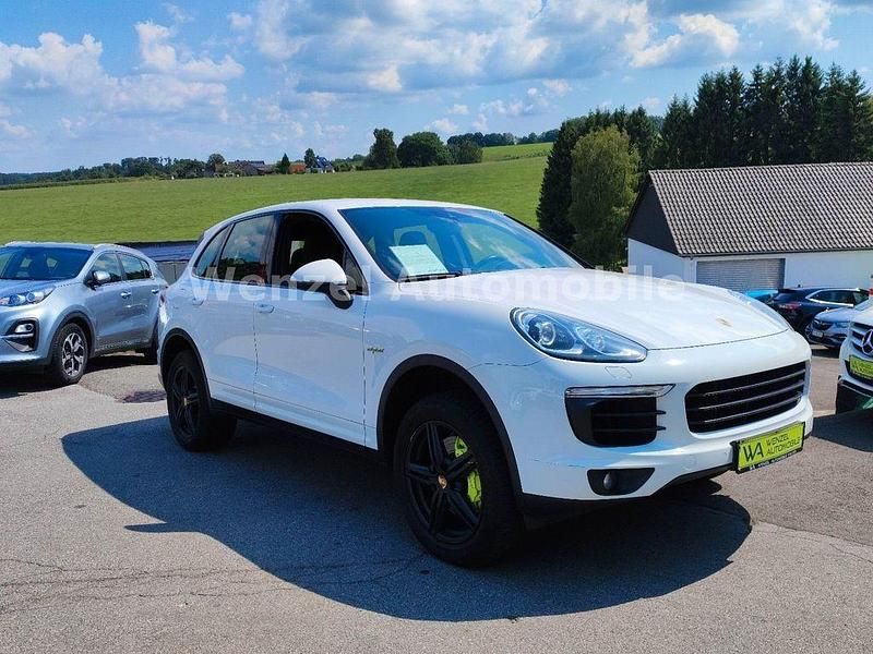 Weiß Gebraucht 2016 Porsche Cayenne S E-Hybrid SUV | 29.994 € (Fairer Preis) - Bild 1/4