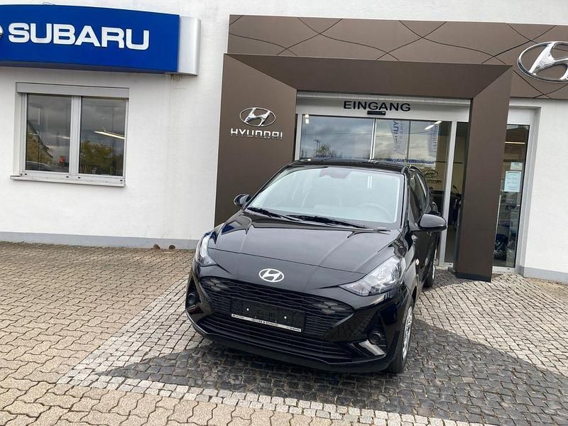 Gebraucht Hyundai i10 Select 63 PS (46 kW) 2024 Phantom black mineraleffekt Kleinwagen