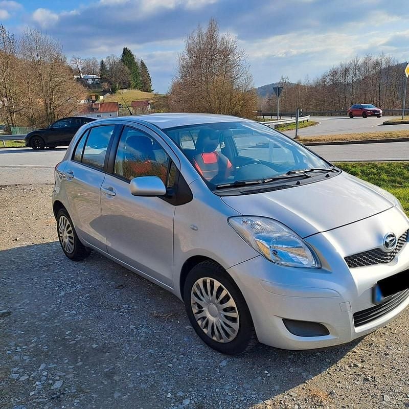 Gebraucht Daihatsu Charade 101 PS (74 kW) 2012 Grau Kleinwagen
