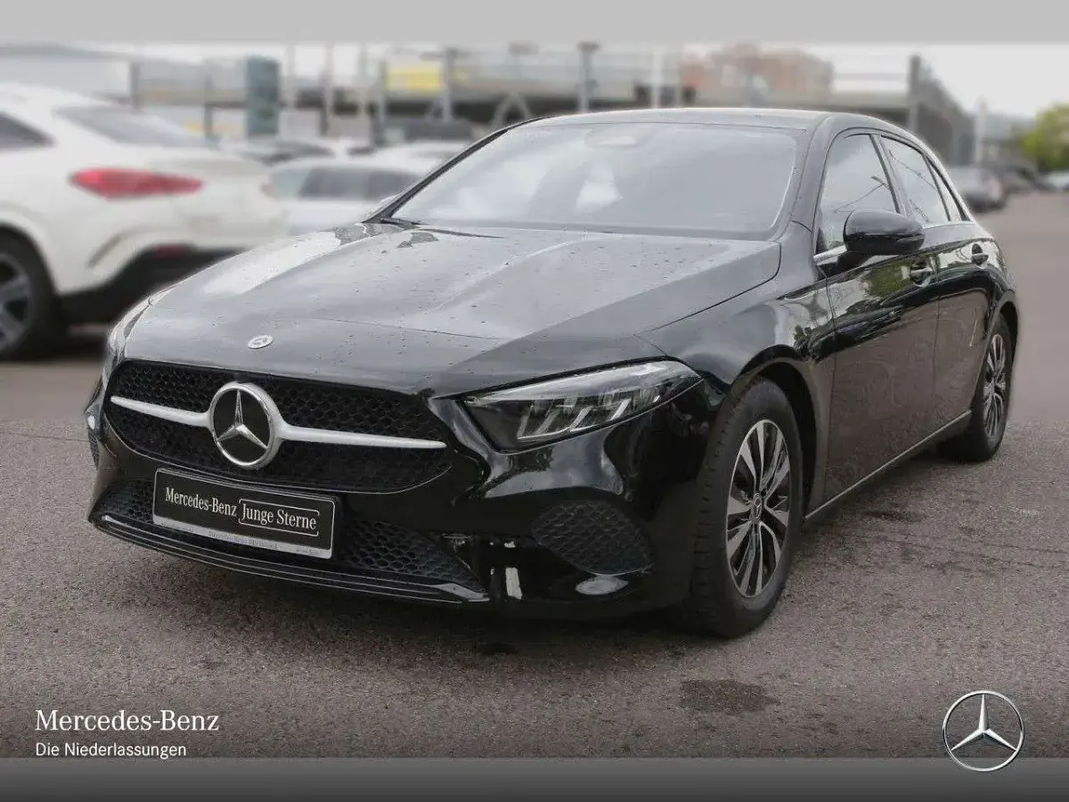 Gebraucht Mercedes A200 Advanced 150 PS (110 kW) 2024 Schwarz Limousine
