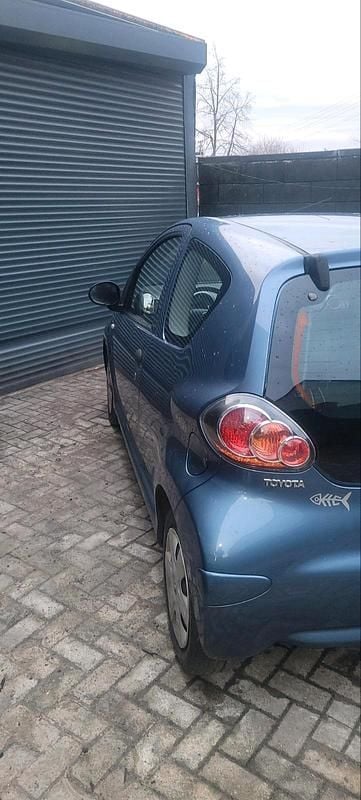 Gebraucht Toyota Aygo 69 PS (50 kW) 2011 Blau Kleinwagen