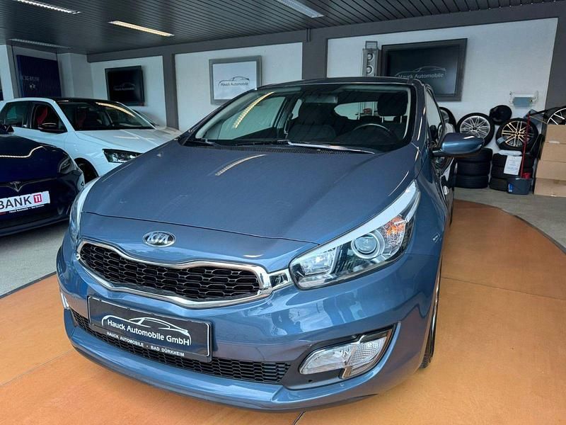 Blau Gebraucht 2013 Kia Ceed Coupé | 7.590 € (Fairer Preis) - Bild 1/3