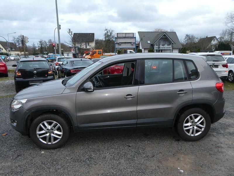 Grau Gebraucht 2011 VW Tiguan Freestyle SUV | 3.999 € (Superpreis) - Bild 1/4
