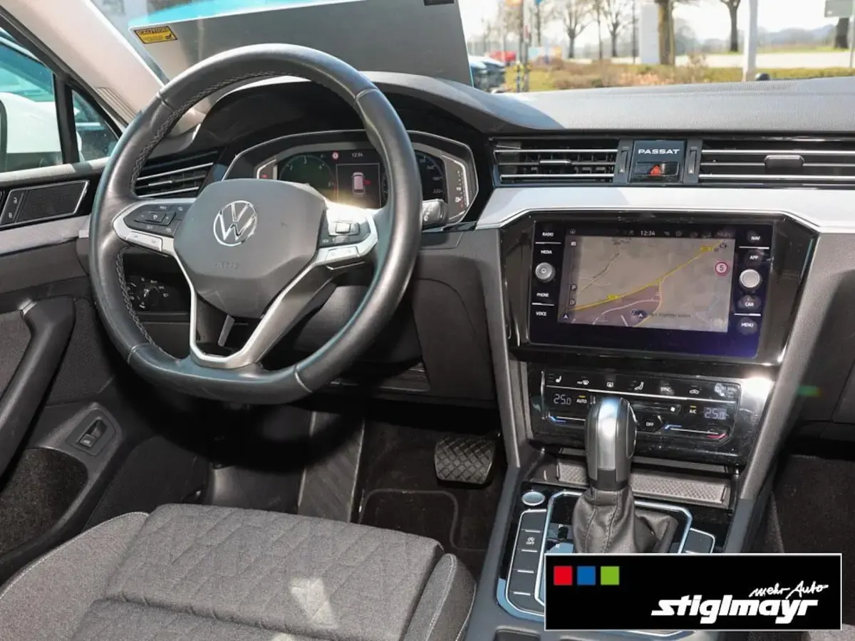 Gebraucht VW Passat Business 150 PS (110 kW) 2024 Weiß Kombi