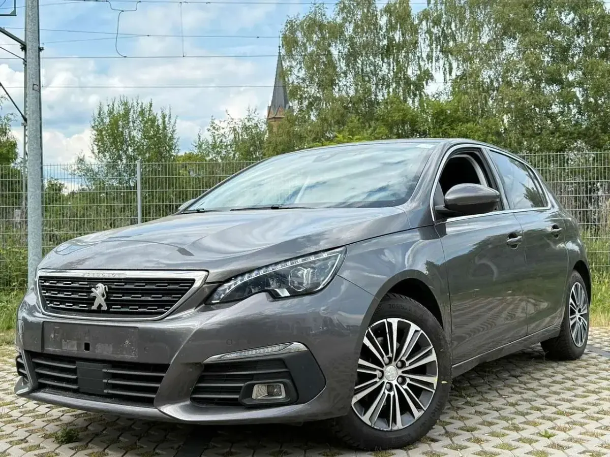 Gebraucht Peugeot 308 Allure 131 PS (96 kW) 2021 Grau Limousine