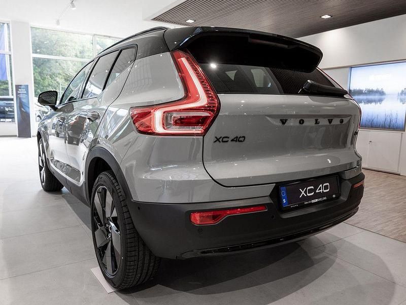 Neu Volvo XC40 Plus 163 PS (119 kW) 2025 Vapour grey SUV