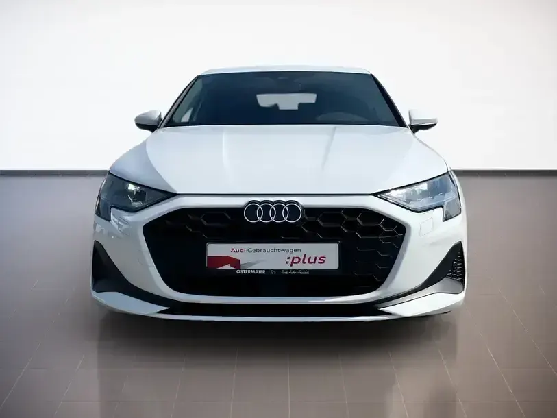 Gebraucht Audi A3 Ambiente 116 PS (85 kW) 2025 Arkonaweiß Limousine