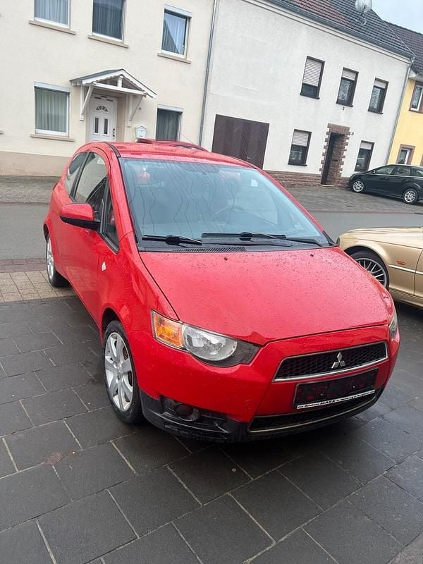 Gebraucht Mitsubishi Colt 75 PS (55 kW) 2011 Rot Kleinwagen