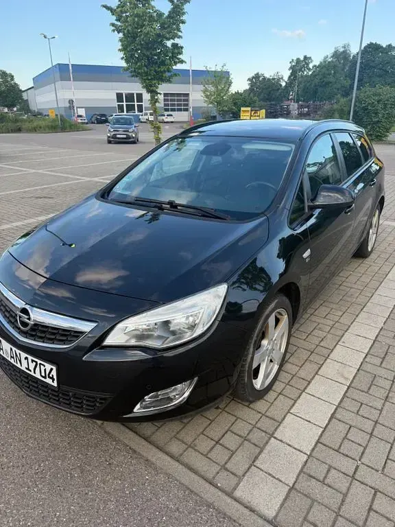 Gebraucht Opel Astra Sport 140 PS (102 kW) 2012 Schwarz Kombi