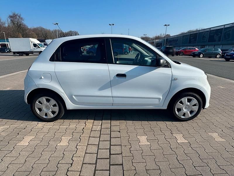 Gebraucht Renault Twingo Life 69 PS (50 kW) 2018 Weiß Kleinwagen
