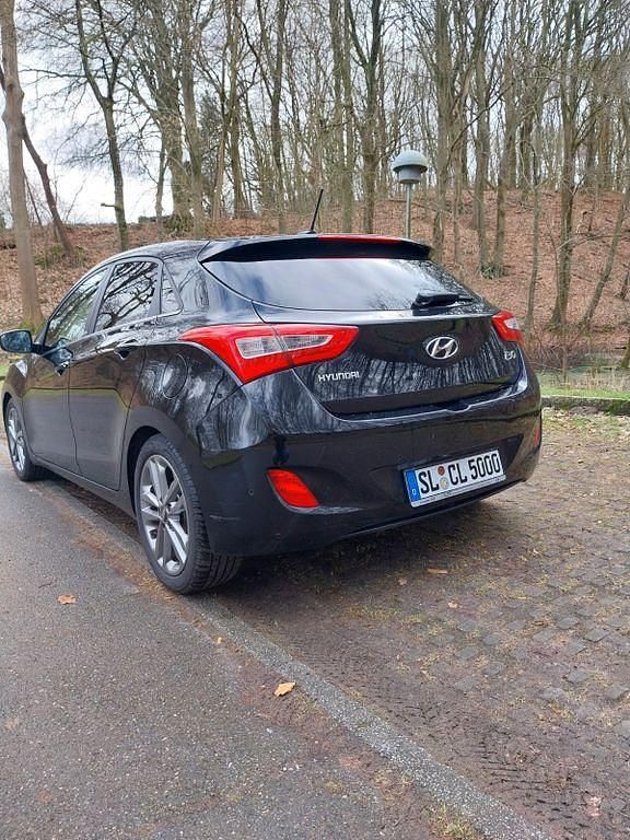 Gebraucht Hyundai i30 Passion 110 PS (80 kW) 2016 Schwarz Limousine