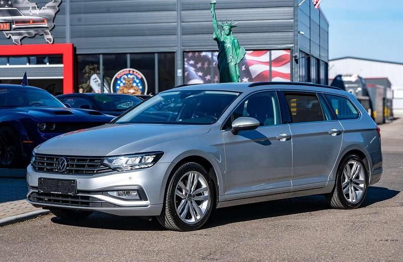 Reflexsilber metallic Gebraucht 2021 VW Passat Business Kombi | 19.999 € (Guter Preis) - Bild 1/4