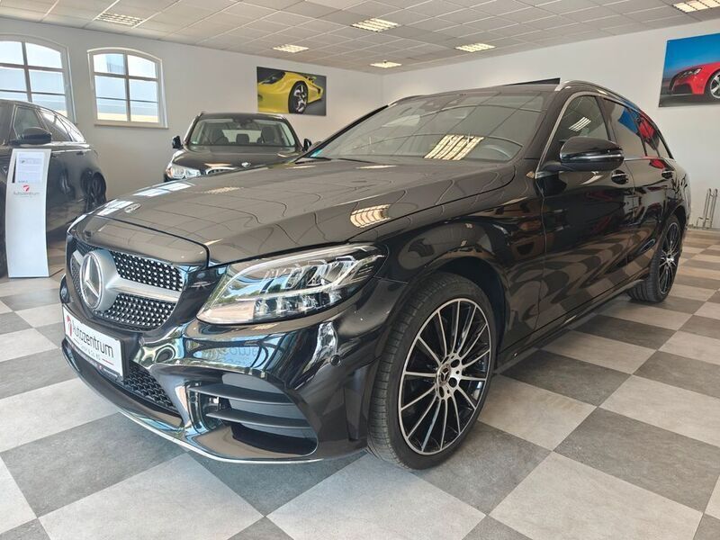 Obsidianschwarz metalliclack Gebraucht 2021 Mercedes C220 AMG line Kombi | 22.950 € (Superpreis) - Bild 1/4
