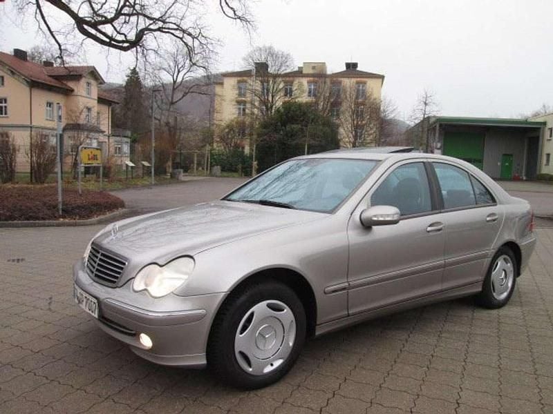 Gebraucht Mercedes C220 143 PS (105 kW) 2005 Gold Limousine