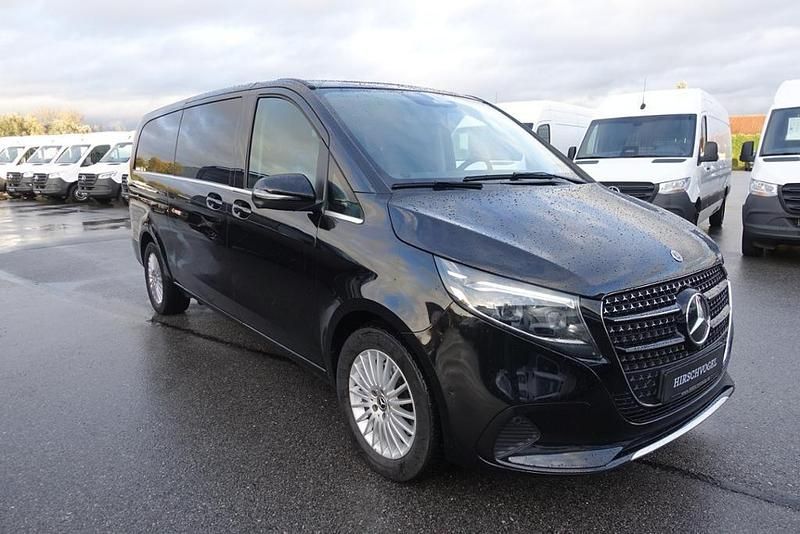 Gebraucht Mercedes V300 Avantgarde 237 PS (174 kW) 2024 Obsidianschwarz metallic Van / Kleinbus
