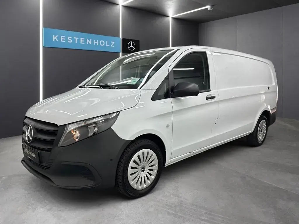 Gebraucht Mercedes Vito 163 PS (119 kW) 2025 Arktikweiß Van