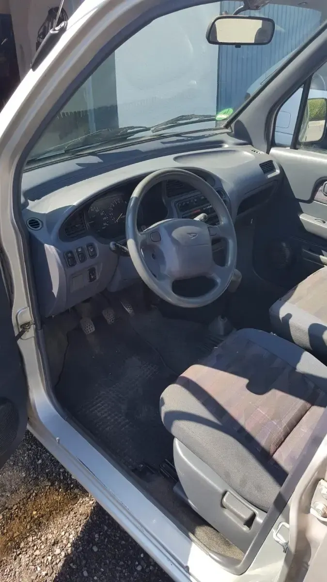 Gebraucht Daihatsu Move 53 PS (38 kW) 1999 Silber Van / Kleinbus