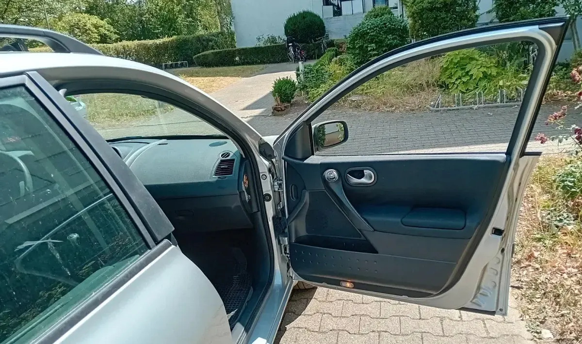 Gebraucht Renault Mégane GrandTour Avantage 112 PS (82 kW) 2006 Silber Kombi
