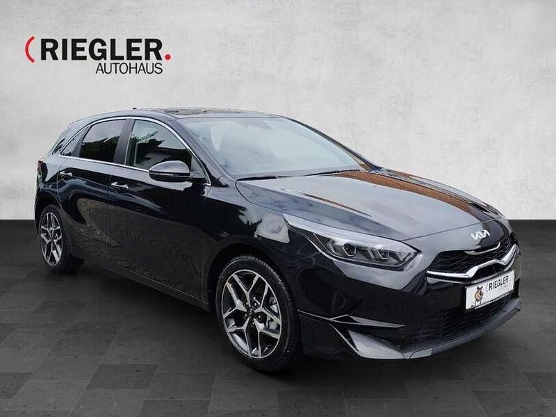 Neu Kia Ceed Spirit 140 PS (102 kW) 2025 Schwarz Kleinwagen