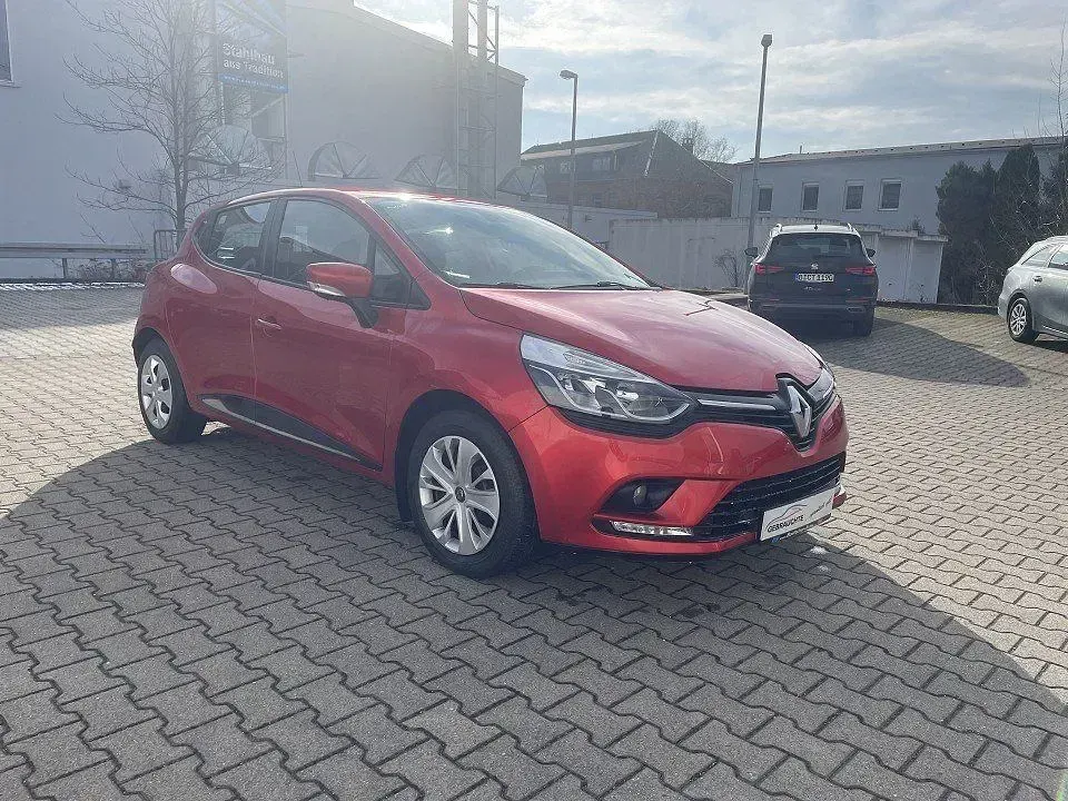 Gebraucht Renault Clio LIMITED 76 PS (55 kW) 2019 Rot Limousine