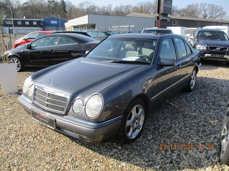 Grau Gebraucht 1999 Mercedes E200 Elegance Limousine | 2.999 € (Fairer Preis) - Bild 1/4