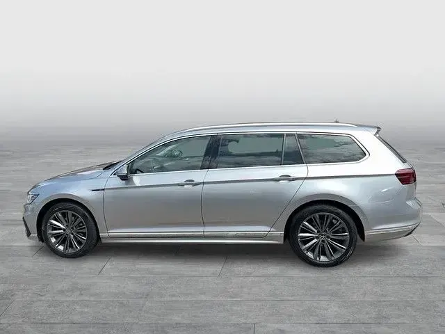 Gebraucht VW Passat R-line 150 PS (110 kW) 2023 Silber Kombi