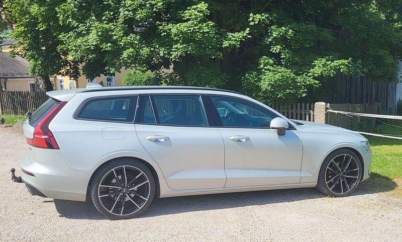 Gebraucht Volvo V60 190 PS (139 kW) 2018 Silber Kombi