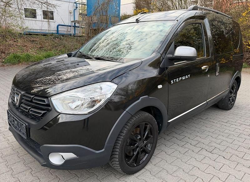 Gebraucht Dacia Dokker Stepway 116 PS (85 kW) 2018 Schwarz Van / Kleinbus