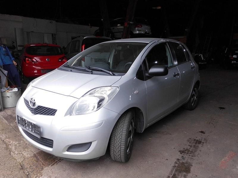 Silber Gebraucht 2009 Toyota Yaris Cool Kleinwagen | 3.499 € (Guter Preis) - Bild 1/4