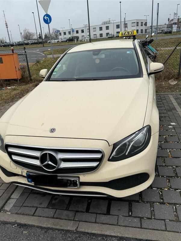 Gebraucht 2019 Mercedes E220 Limousine | 12.000 € - Bild 1/4