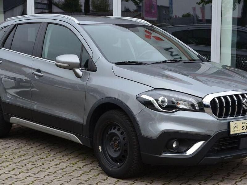 Grau Gebraucht 2018 Suzuki SX4 S-Cross Comfort SUV | 17.990 € (Etwas zu teuer) - Bild 1/4