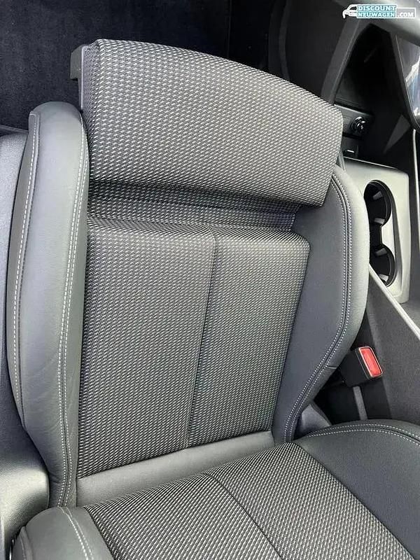 Gletscherweiß metallic Gebraucht 2024 Audi Q4 Sportback e-tron Basis SUV | 66.790 € - Bild 1/4