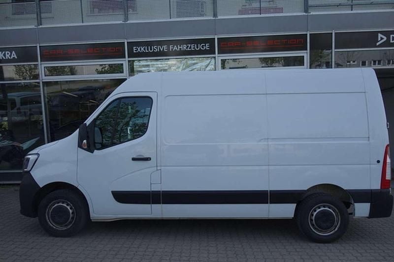 Second-hand Renault Master 135 CP (99 kW) 2024 Alb Monovolum