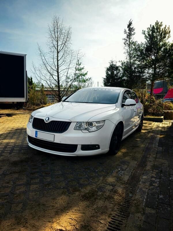 Weiß Gebraucht 2008 Skoda Superb Limousine | 8.000 € (Fairer Preis) - Bild 1/4