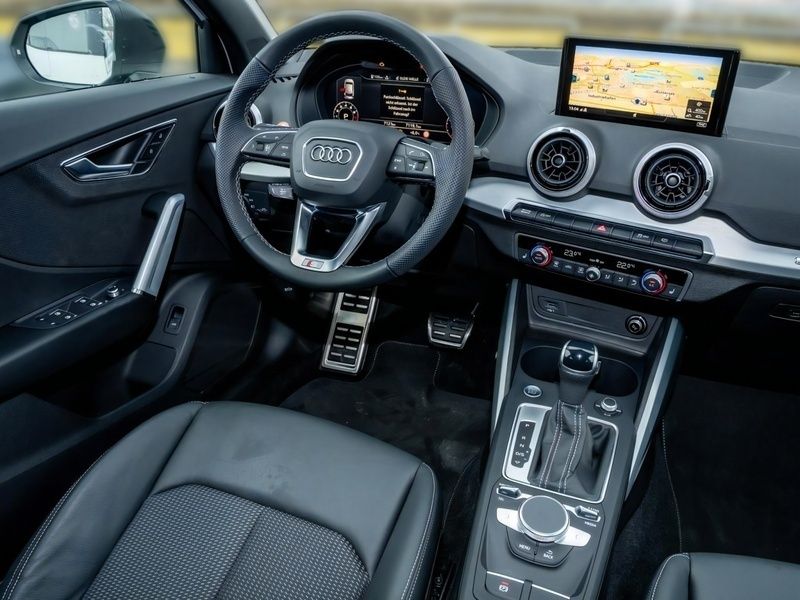 Gebraucht Audi Q2 Comfort 150 PS (110 kW) 2024 Silber SUV