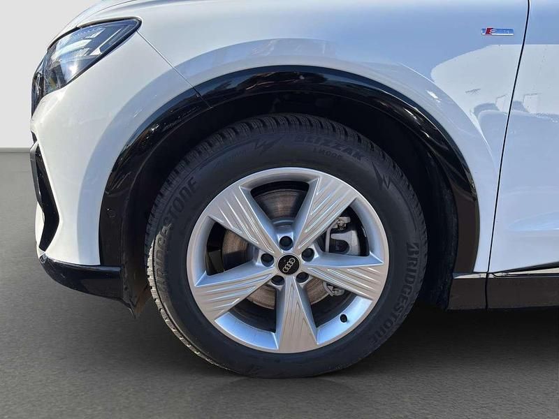 Gebraucht Audi Q4 e-tron S-Line 210 kW (286 PS) 2025 Gletscherweiß metallic SUV