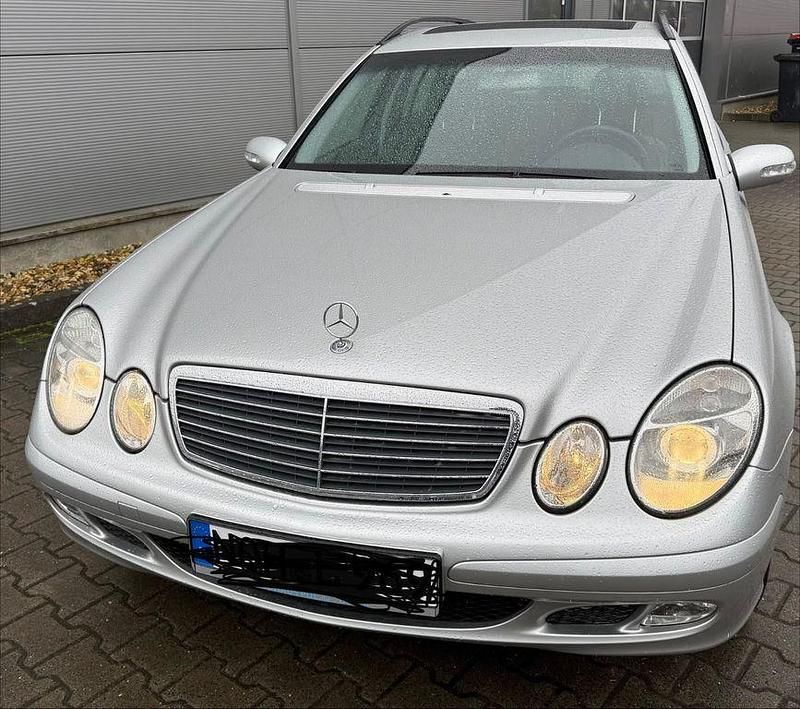 Gebraucht Mercedes E220 Classic 150 PS (110 kW) 2003 Silber Limousine