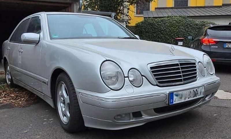 Gebraucht Mercedes E240 Avantgarde 170 PS (125 kW) 2000 Silber Limousine