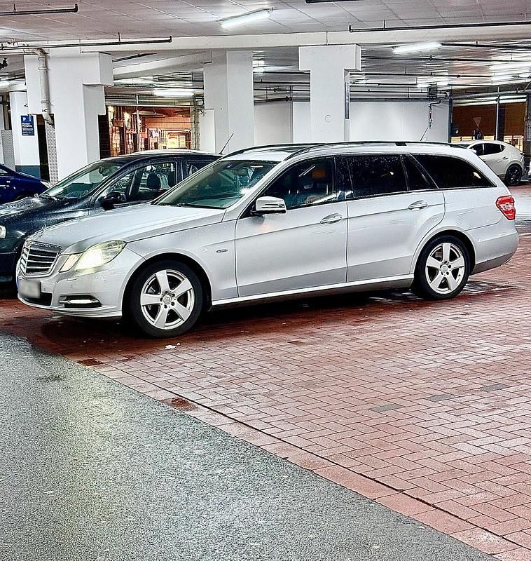 Gebraucht Mercedes E220 170 PS (125 kW) 2010 Silber Kombi