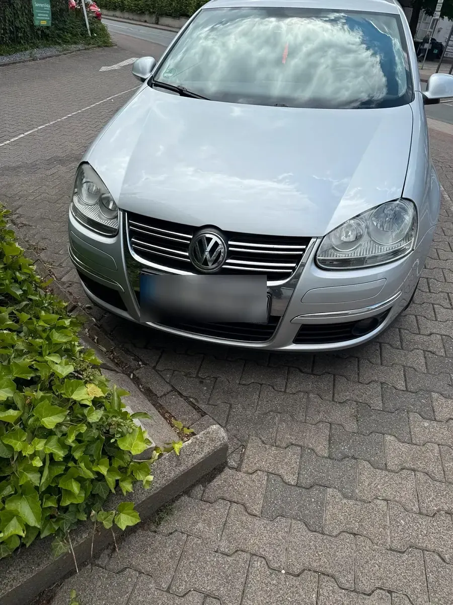 Gebraucht VW Jetta 105 PS (77 kW) 2010 Silber Limousine