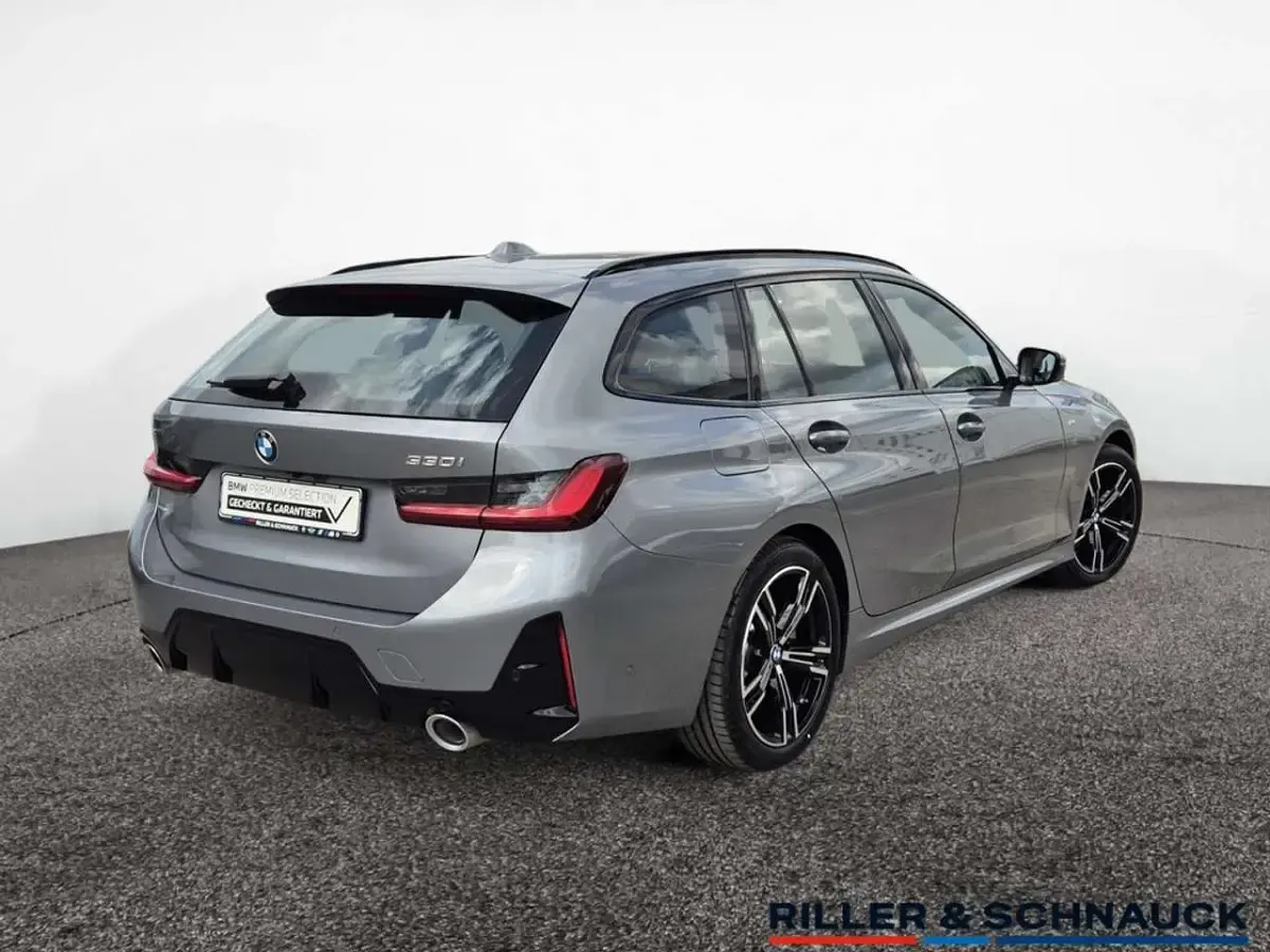 Gebraucht BMW 330 M Sport 245 PS (180 kW) 2025 Skyscraper grau Kombi