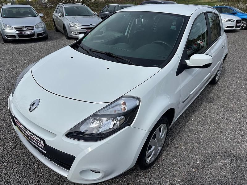 Gebraucht Renault Clio III Dynamique 75 PS (55 kW) 2011 Weiß Kleinwagen