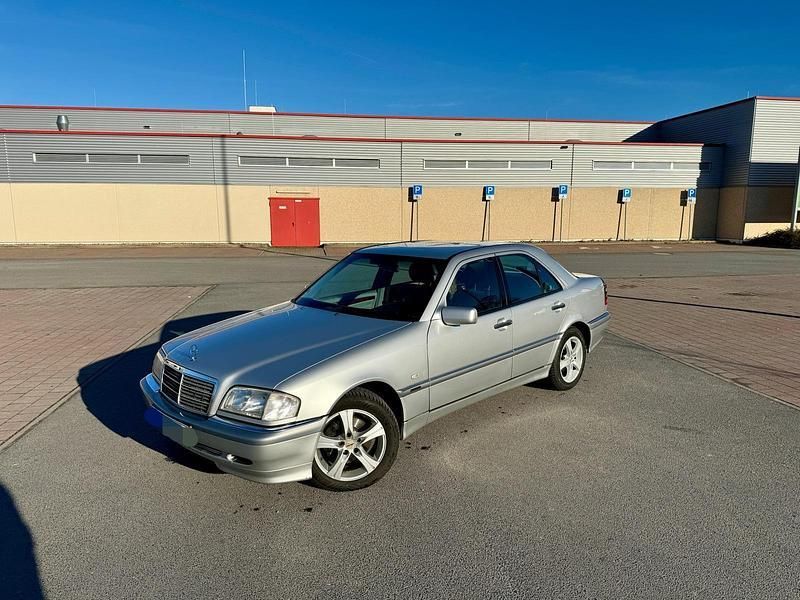 Silber Gebraucht 1998 Mercedes C240 Limousine | 5.000 € (Guter Preis) - Bild 1/4