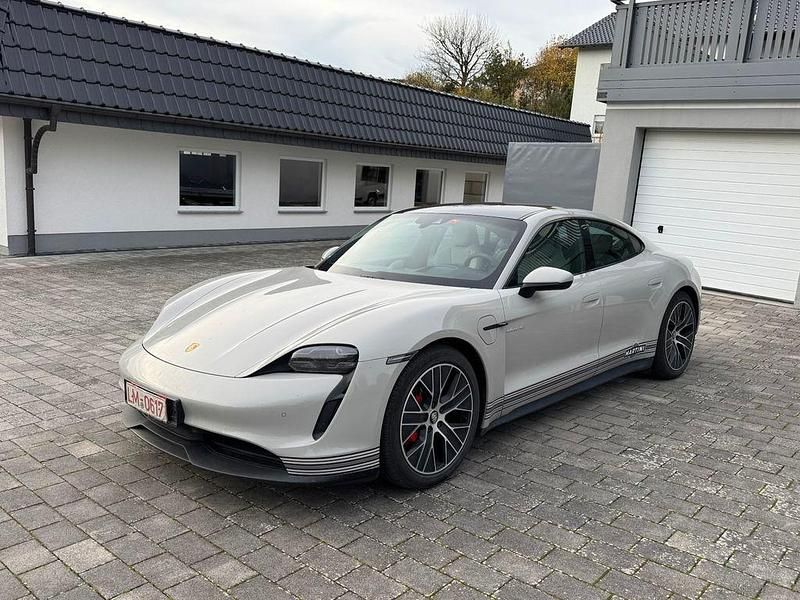 Grau Gebraucht 2021 Porsche Taycan 4S Performance Package Limousine | 57.900 € (Superpreis) - Bild 1/4