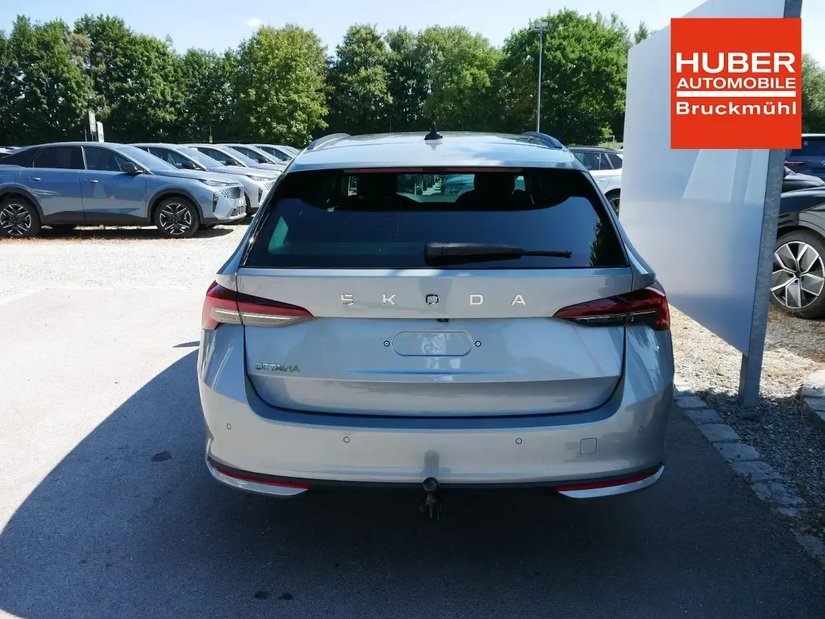 Neu Skoda Octavia Selection 150 PS (110 kW) 2026 Diamond silver Kombi