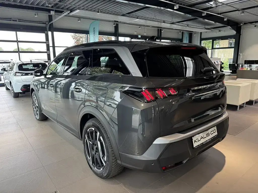 Neu Peugeot e-5008 Allure 169 kW (230 PS) 2026 Grau SUV