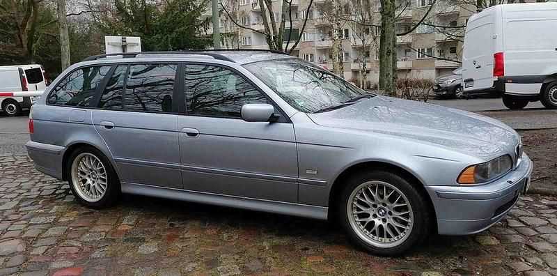 Blau Gebraucht 2004 BMW 520 Lifestyle Kombi | 3.900 € (Guter Preis) - Bild 1/4