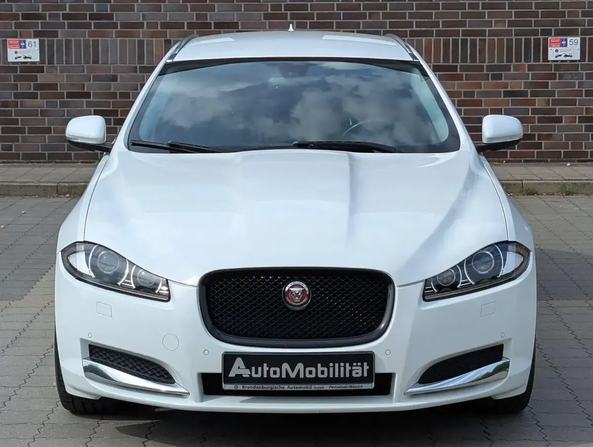 Używany Jaguar XF 200 KM (147 kW) 2014 Biały Kombi