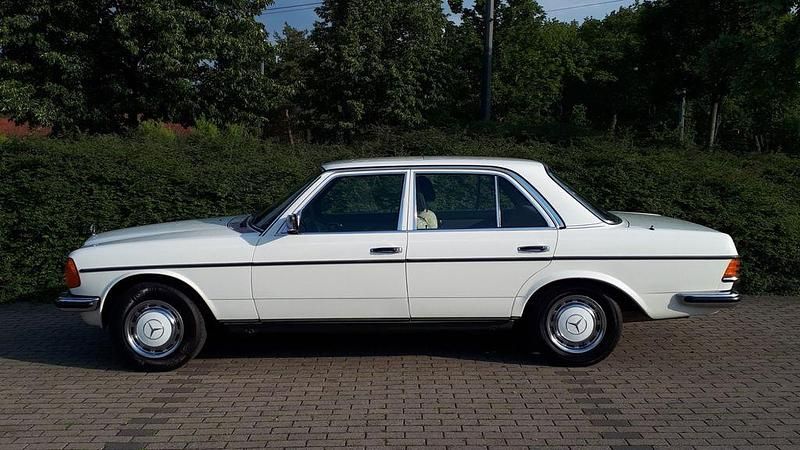 Gebraucht Mercedes E280 177 PS (130 kW) 1976 Weiß Limousine