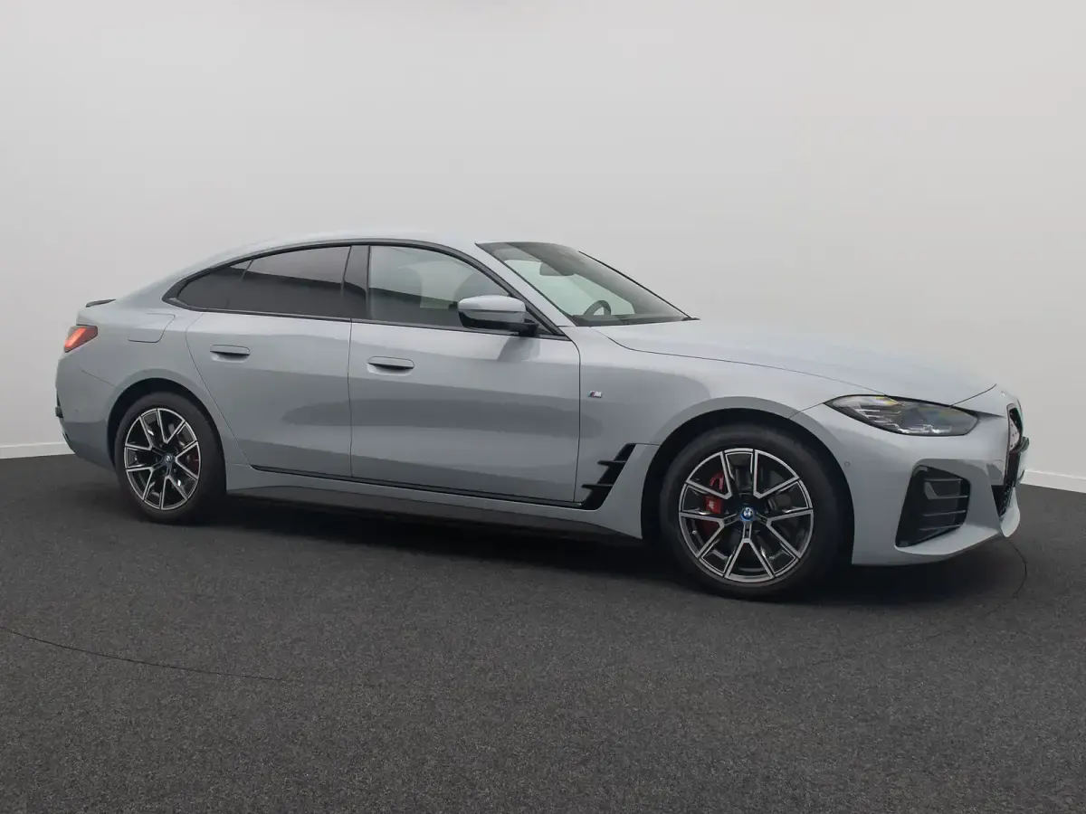 Gebraucht BMW i4 M Sport 210 kW (286 PS) 2023 M brooklyn grau metallicc4p Limousine